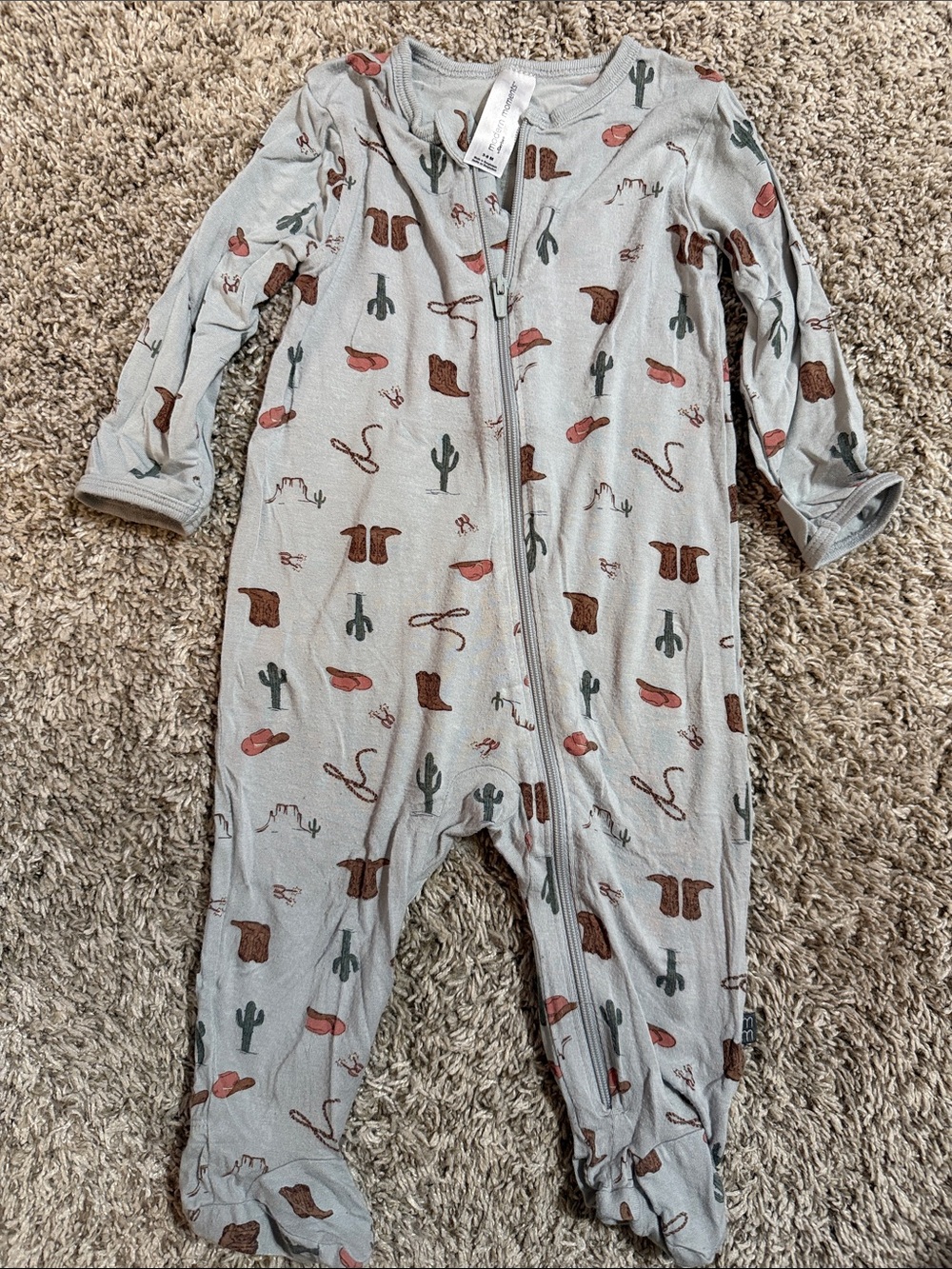 Gerbers Footed One-Piece Zipper Romper Light Gray Western Print-Size 3-6 months